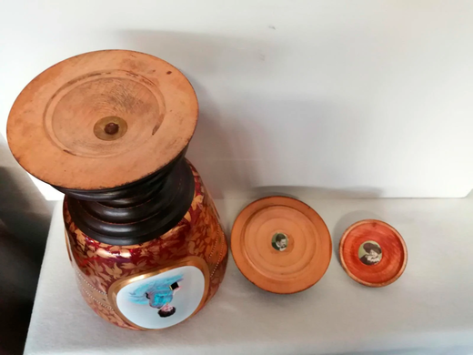 sklenena-vaza-doza-biedermeier-s-portrety-146489799.png