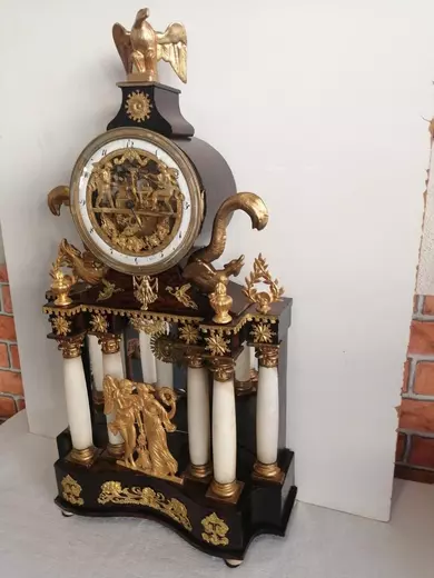 velke-empirove-hodiny-kovari-155421201.webp